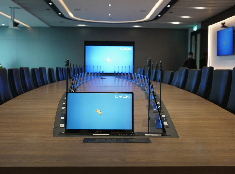 kasus perusahaan terbaru tentang Monitor LYN Retractable di Malaysia